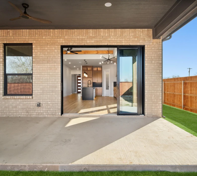 Indoor-outdoor living space connection